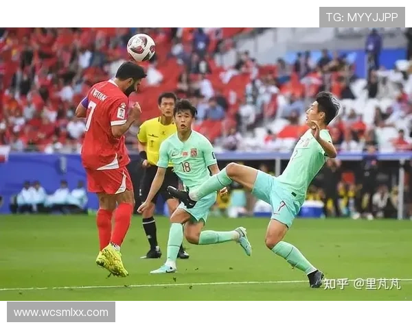 中国足球队备战亚洲杯，主帅李铁亲自督阵，目标力争闯入四强