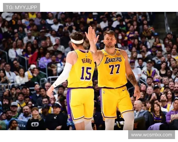 NBA最新动态：詹姆斯复出领衔湖人迎战勇士，新星崭露头角引爆赛季期待