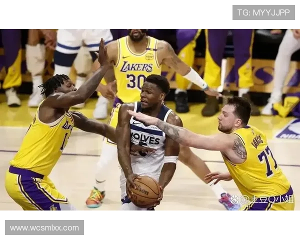 NBA赛季最新动态：明星球员受伤影响战绩 勇士与湖人争锋激烈