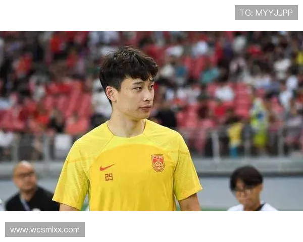 中国足球队力克强敌迎来新突破，年轻球员崭露头角展现无限潜力